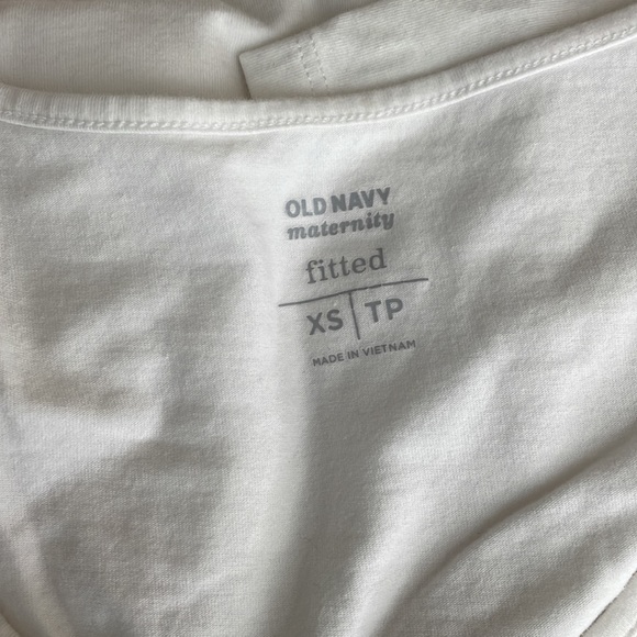 Jessica Simpson patted tank top maternity and old navy maternity shirts - Picture 2 of 6